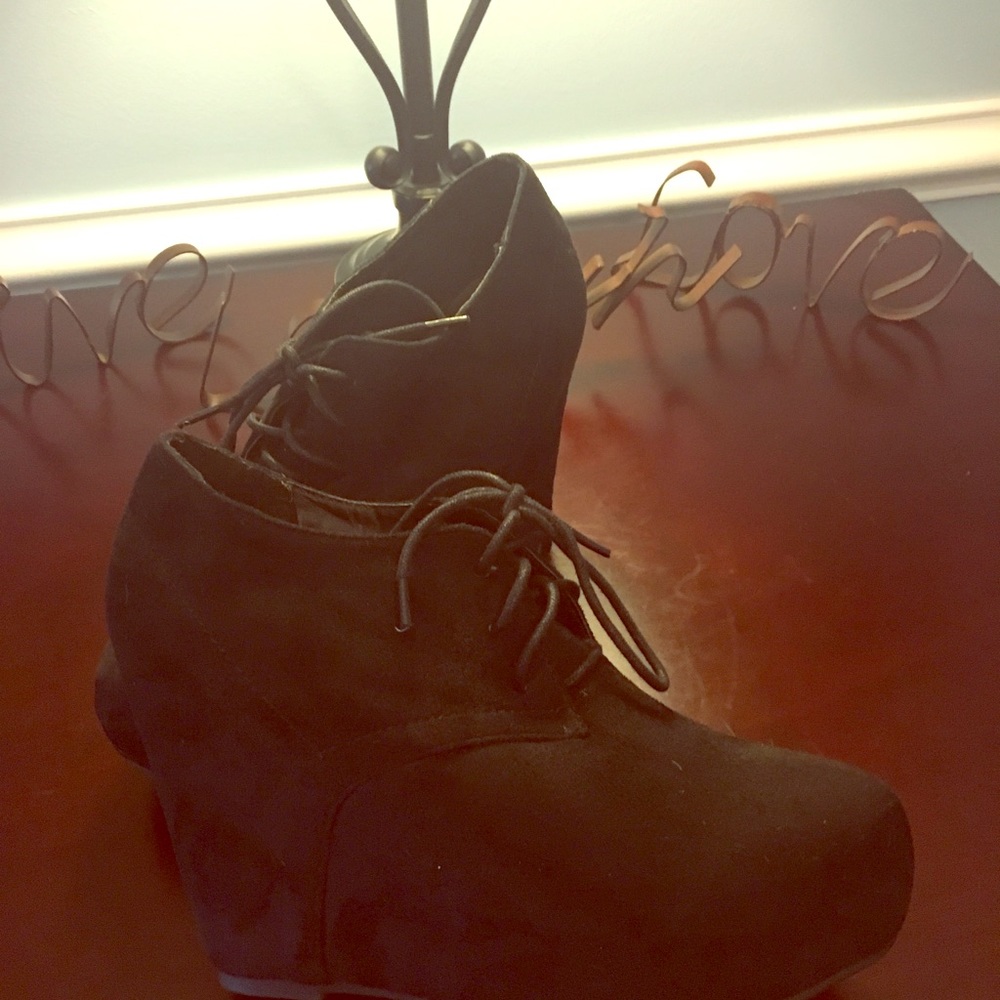 Black suede size 8 ankle boots